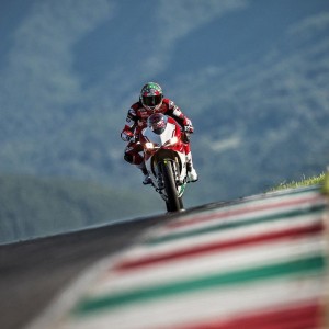 【爱游戏】英超风暴！利物浦距降级区仅7分，克洛普执教下限引全英质疑；5亿欧若注资渣叔，阵容升级或提前终结冠军悬念