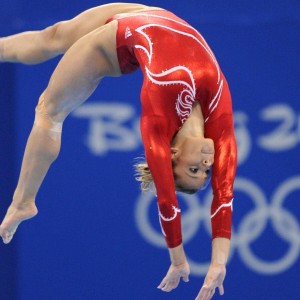 ayx_前申花中场球星瓜林涉家暴被捕 酒后失控浑身是血引社会哗然