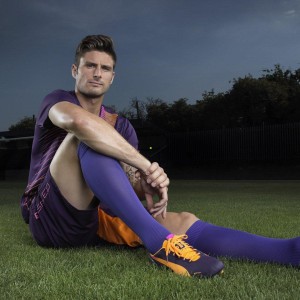 爱游戏下载：CMEG大师杯总决赛巅峰对决 KB战队问鼎CF枪战王者总冠军