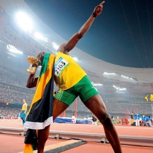 爱游戏官方链接-拉菲尼亚金球奖第五名引发公平性质疑，莱万淡然回应，排名不必过于较真